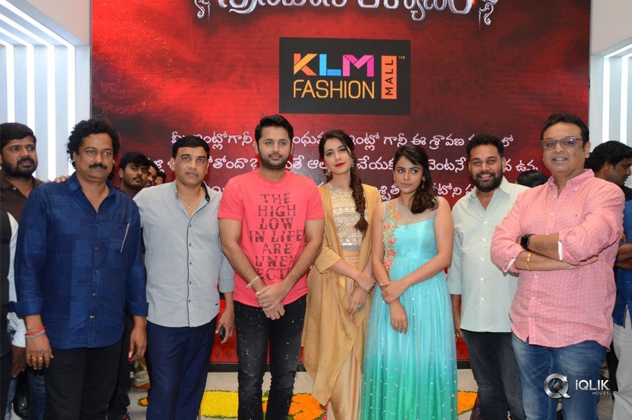 Srinivasa-Kalyanam-Team-at-KLM-Fashion-Mall